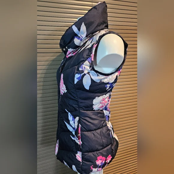 VGC Joules Merriton gilet RRP £55, fits UK size 8-10, quilted floral body warmer - Picture 11 of 16